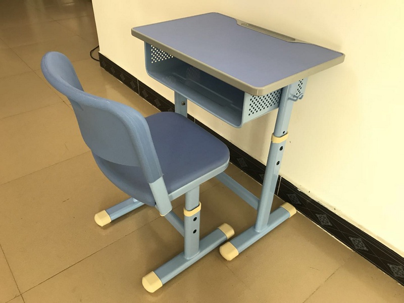 �L沙�A梯教室�n桌椅